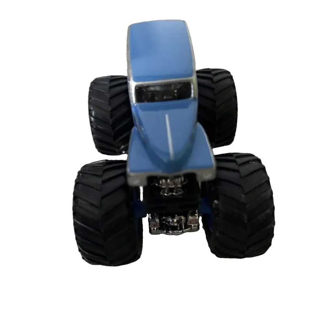 Monster Jam Grave Digger The Legend 1:64 Truck light blue